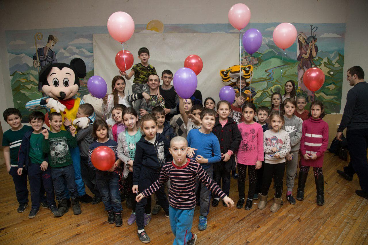 Студенты МК им. Башларова посетили школу- интернат для сирот.