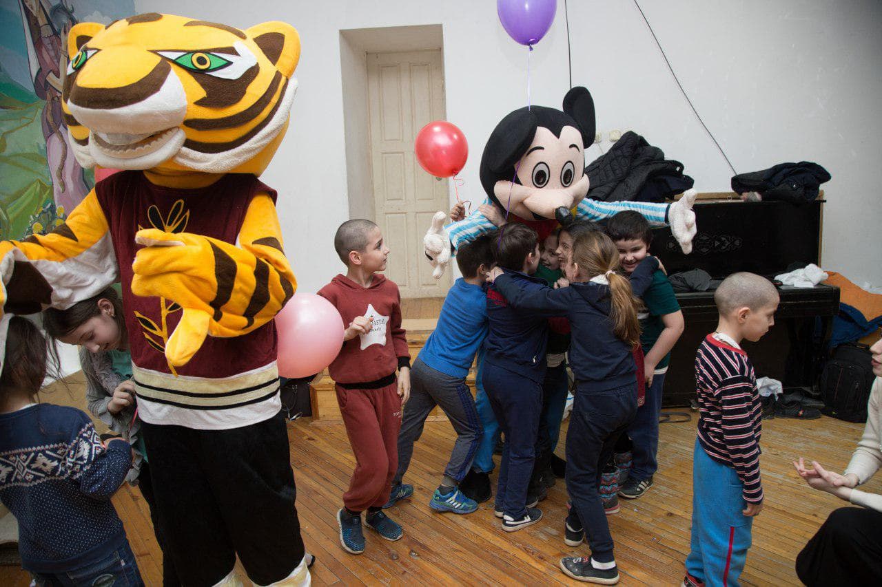 Студенты МК им. Башларова посетили школу- интернат для сирот.