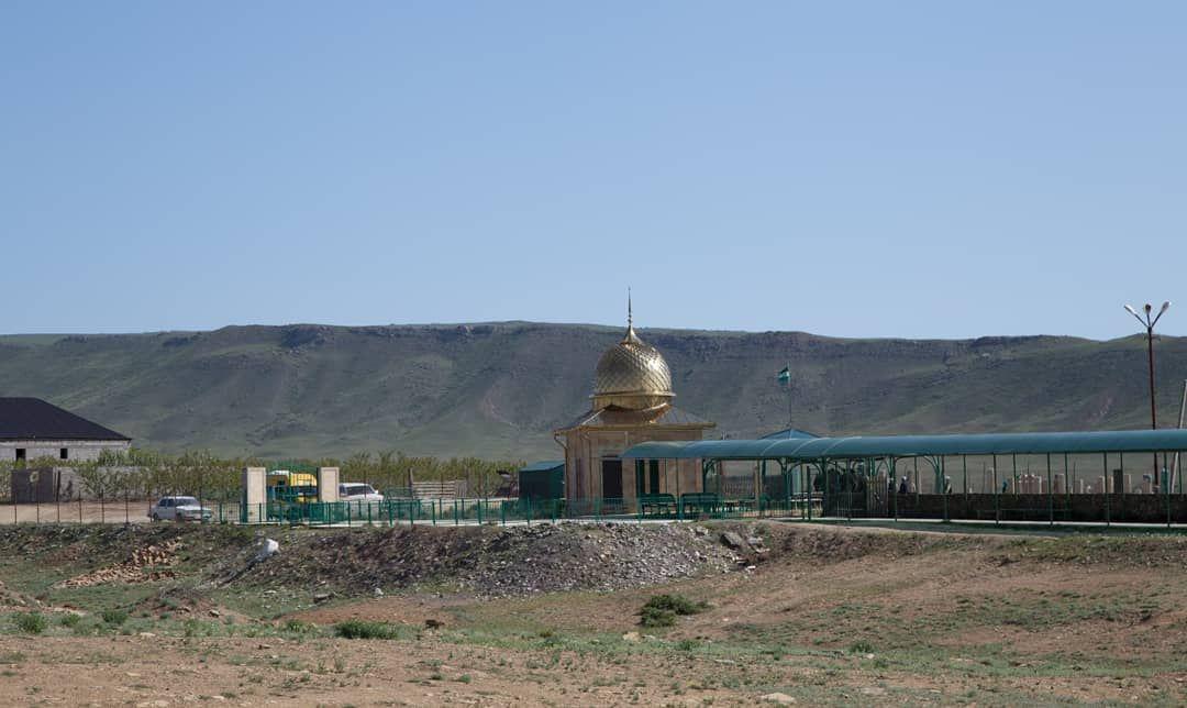 Зиярат к могиле  достопочтенного шейха Саида-афанди Чиркейского (к.с)