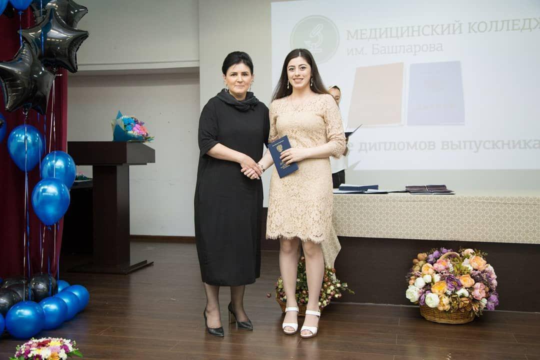 Выпускникам МК им. Башларова вручили дипломы об окончании колледжа