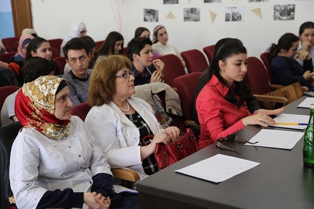 Летит, летит по небу клин усталый...