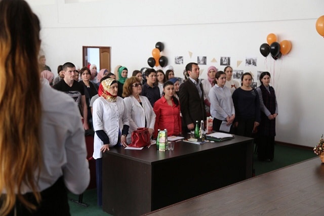 Летит, летит по небу клин усталый...