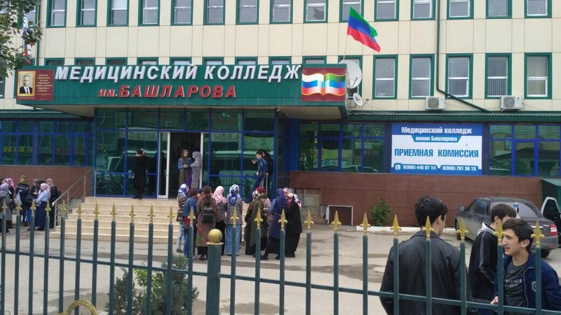 Студенты Медицинского колледжа имени Башларова совершили экскурсию по древнему городу Дербент