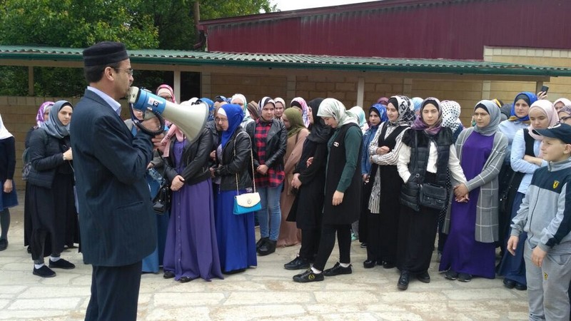 Студенты Медицинского колледжа имени Башларова совершили экскурсию по древнему городу Дербент