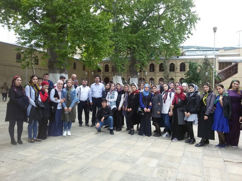 Студенты Медицинского колледжа имени Башларова совершили экскурсию по древнему городу Дербент