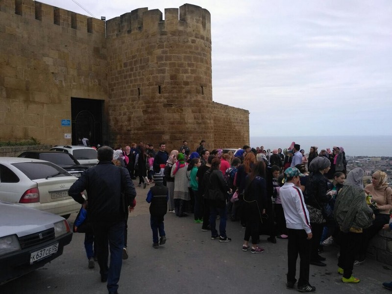 Студенты Медицинского колледжа имени Башларова совершили экскурсию по древнему городу Дербент