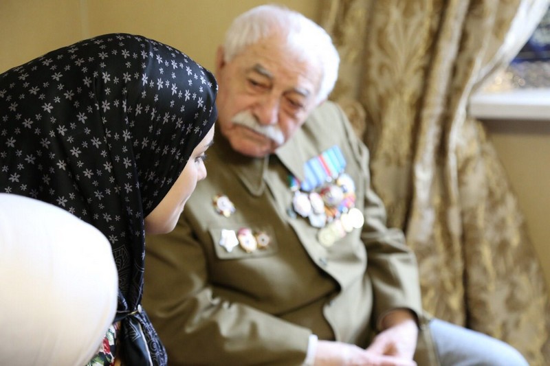 Ветеран ВОВ принял башларовцев у себя в гостях