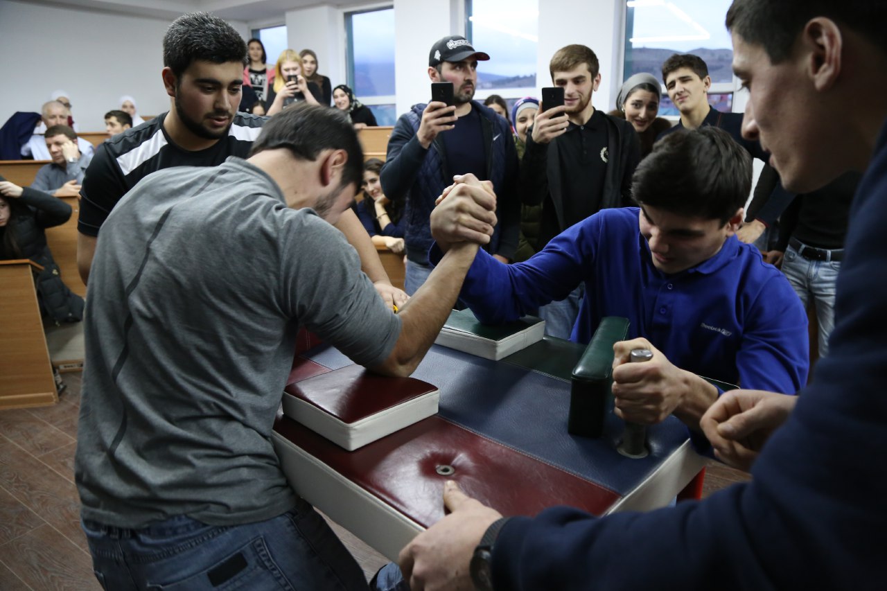 Турнир по Армрестлингу