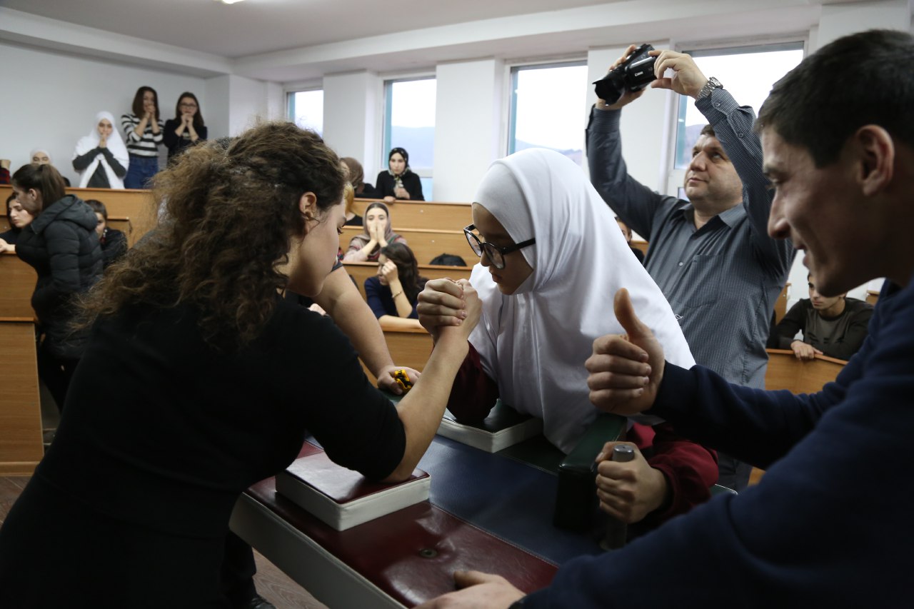 Турнир по Армрестлингу