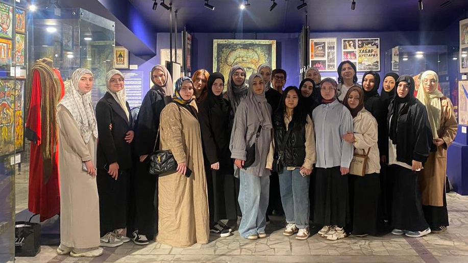 Ко Дню “Международного дня памятников и исторических мест” студенты посетили Музей истории театров Дагестана им. Г. Султановой.
