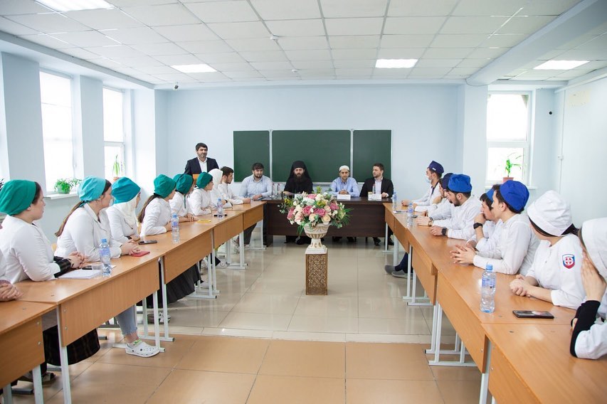 Круглый стол на тему: «Религии о социальном служений»