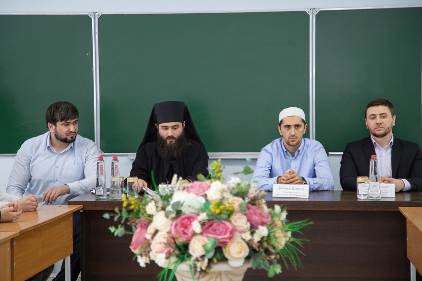 Круглый стол на тему: «Религии о социальном служений»