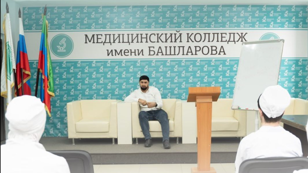Круглый стол на тему " Герои ВОВ Дагестанцы" в медицинском колледже имени Башларова.
