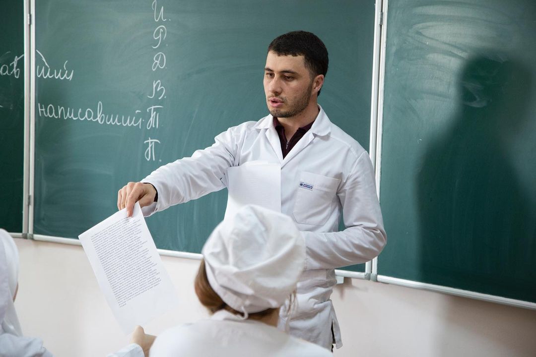 Кураторские часы в группах на тему: «Дети вне политики».