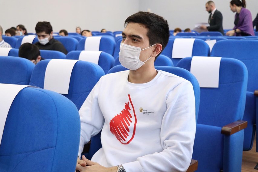 Награждение студентов - волонтеров,