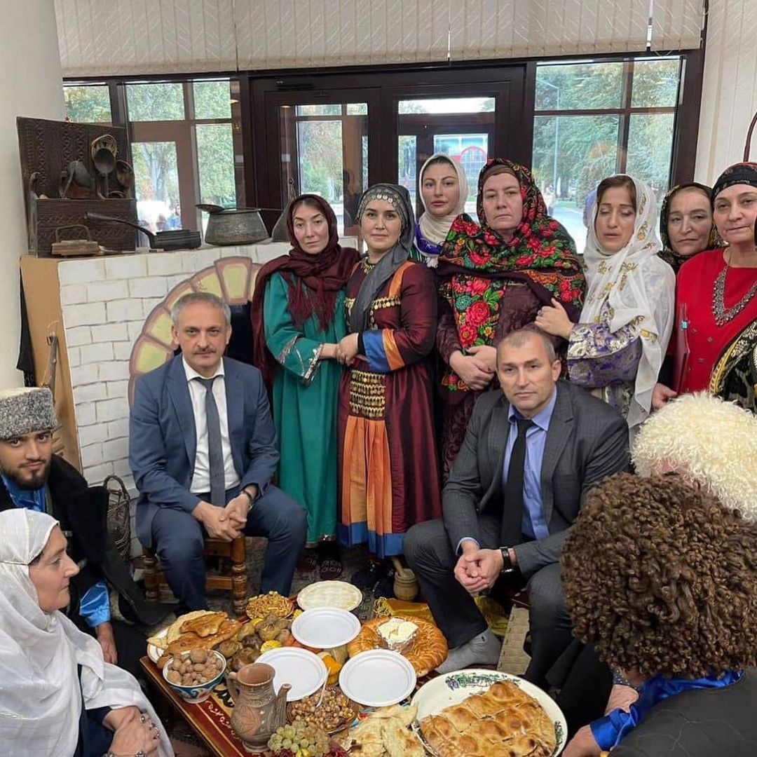 «Народов много — страна одна»