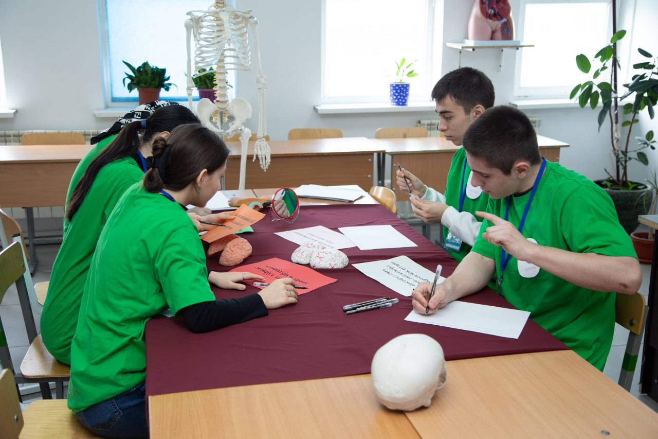 Около 300 школьников приняли участие в профориентационной квест-игре организованной в Медицинском колледже им. Башларова