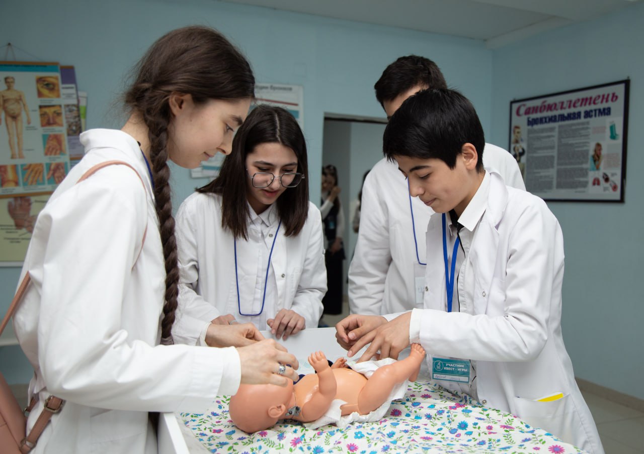 Около 300 школьников приняли участие в профориентационной квест-игре организованной в Медицинском колледже им. Башларова