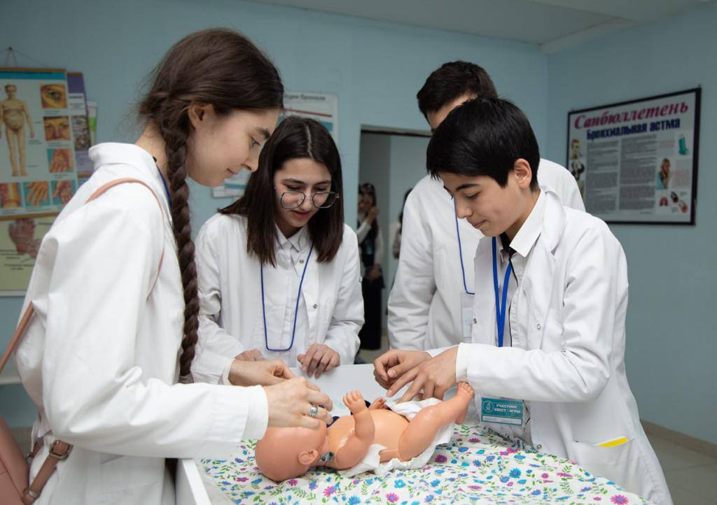 Около 300 школьников приняли участие в профориентационной квест-игре организованной в Медицинском колледже им. Башларова