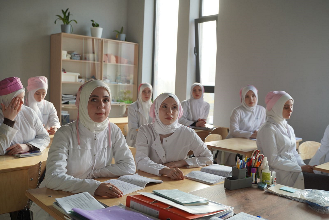 Открытый урок в МК им. Башларова: особенности ухода за недоношенными детьми