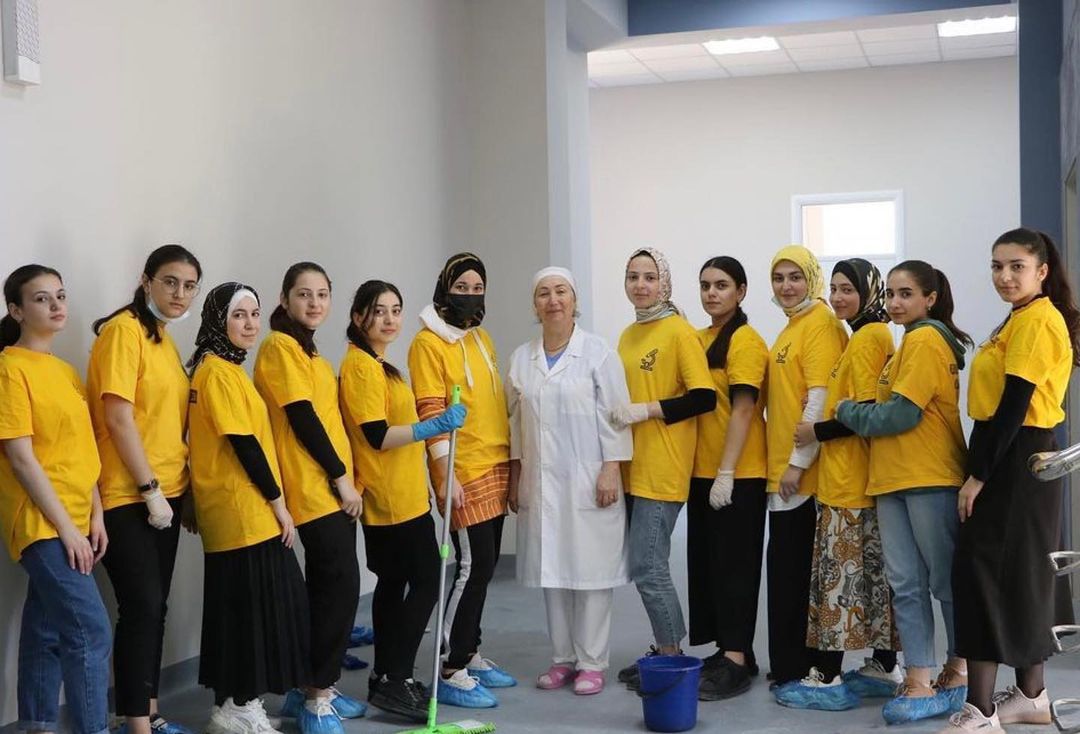 Помогли благоустроить территорию АНО «Городская клиническая больница 3»