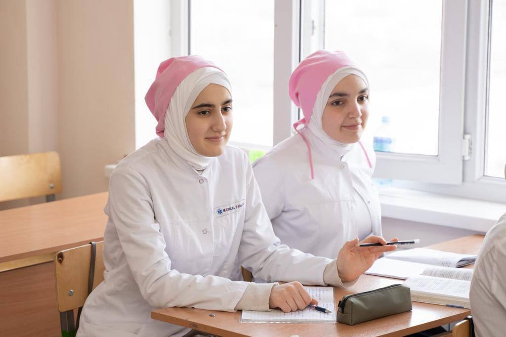 Преподаватель русского языка и литературы МК им. Башларова Селимова  Гюльнара  Абдулахадовна