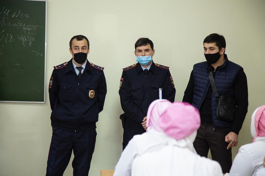 Профилактическая беседа с несовершеннолетними