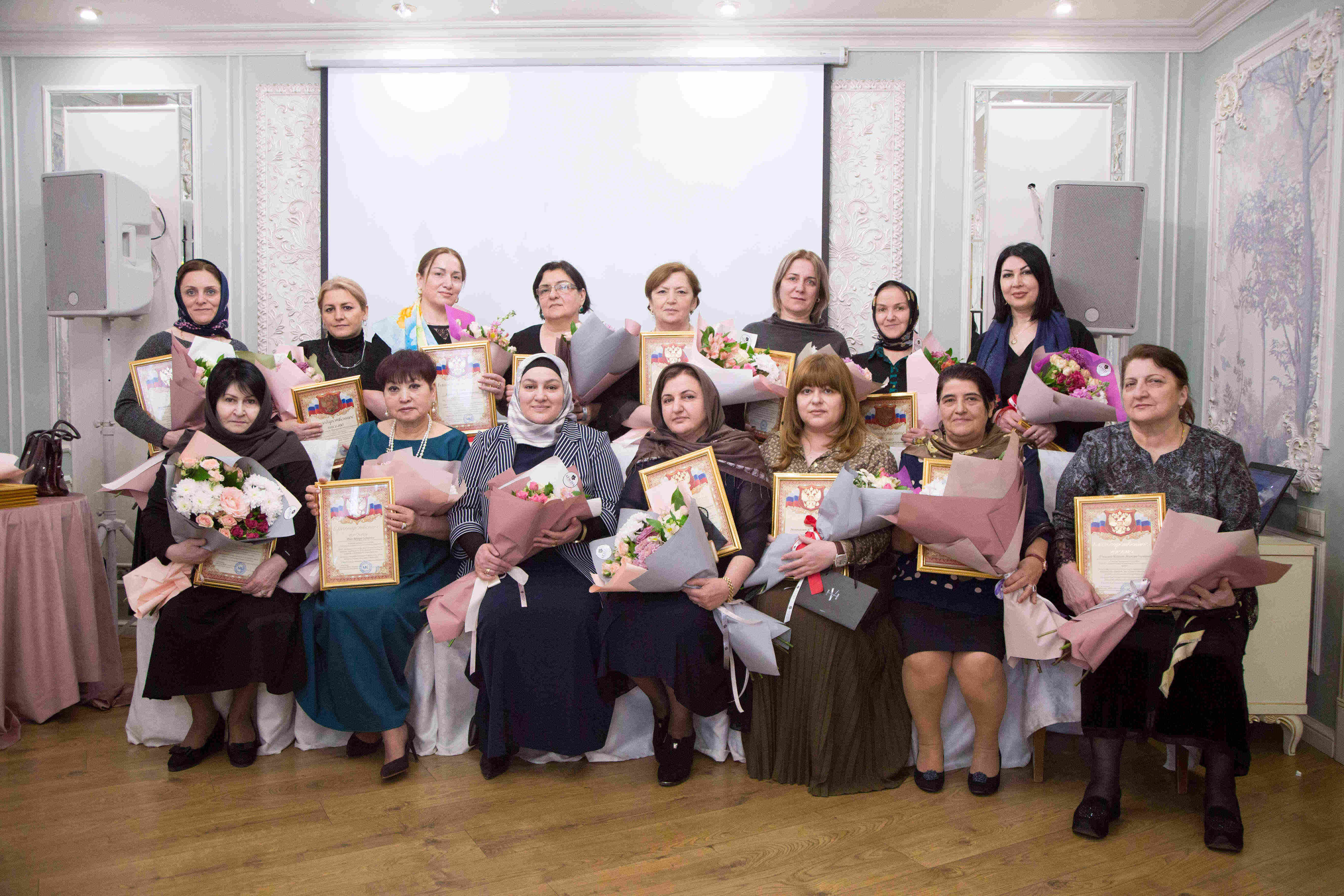 С днём медицинской сестры!