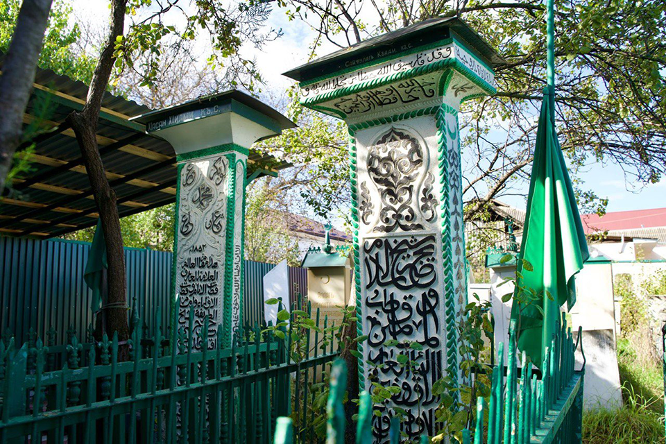 Студенты Медицинского колледжа имени Башларова  посетили зиярат шейха Сайфуллы-Кади Башларова в селе Верхнее Казанище