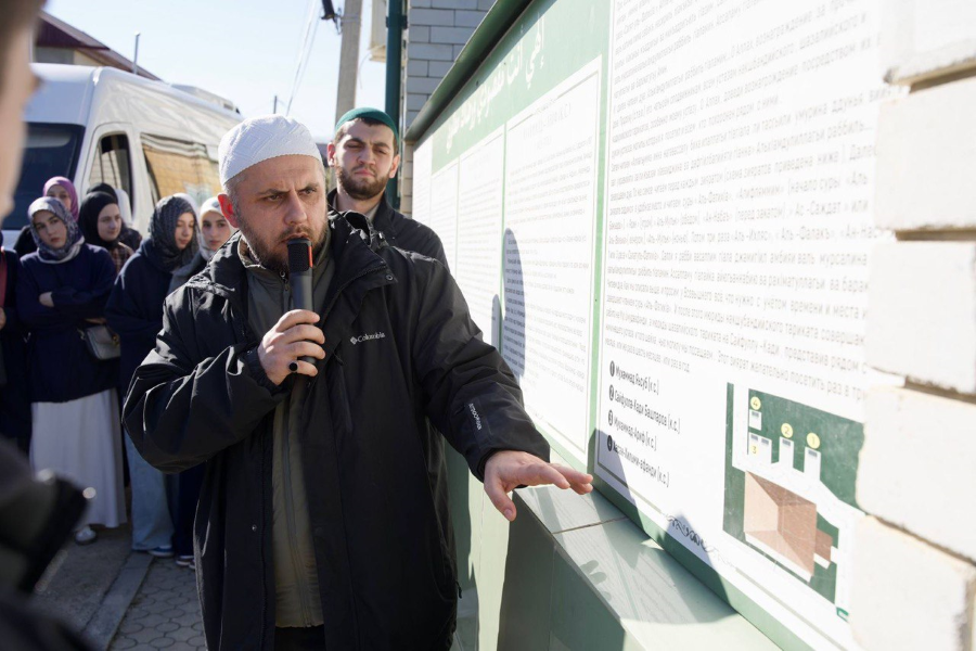 Студенты Медицинского колледжа имени Башларова  посетили зиярат шейха Сайфуллы-Кади Башларова в селе Верхнее Казанище