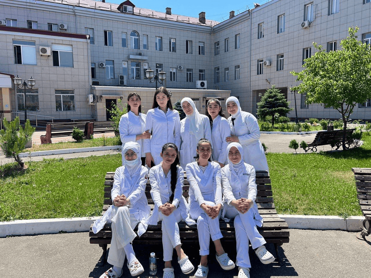 Студенты на практике