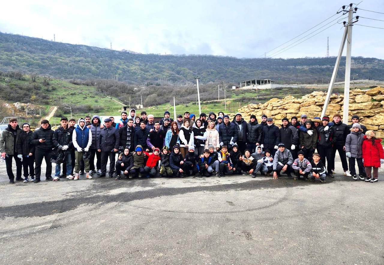 Субботник в прошел в рамках экотура, в формате экодесанта.