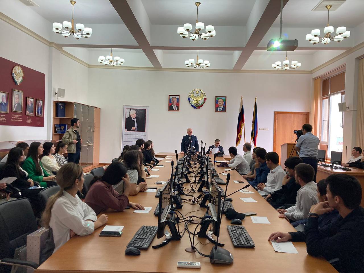 Ученый и академик Шамиль Алиев встретился со студентами