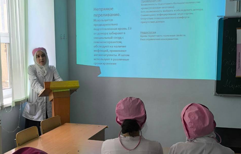 В честь национального дня донора в России преподаватель хирургии Джасим Мустафа Ахмедович провел мини-конференцию со студентами 3 курса Акушерское дел...