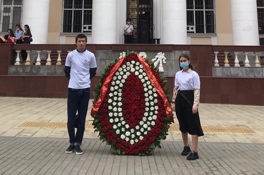 В Махачкале прошла церемония возложения цветов