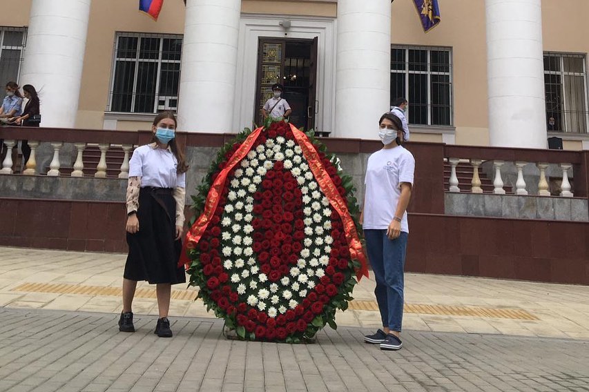 В Махачкале прошла церемония возложения цветов