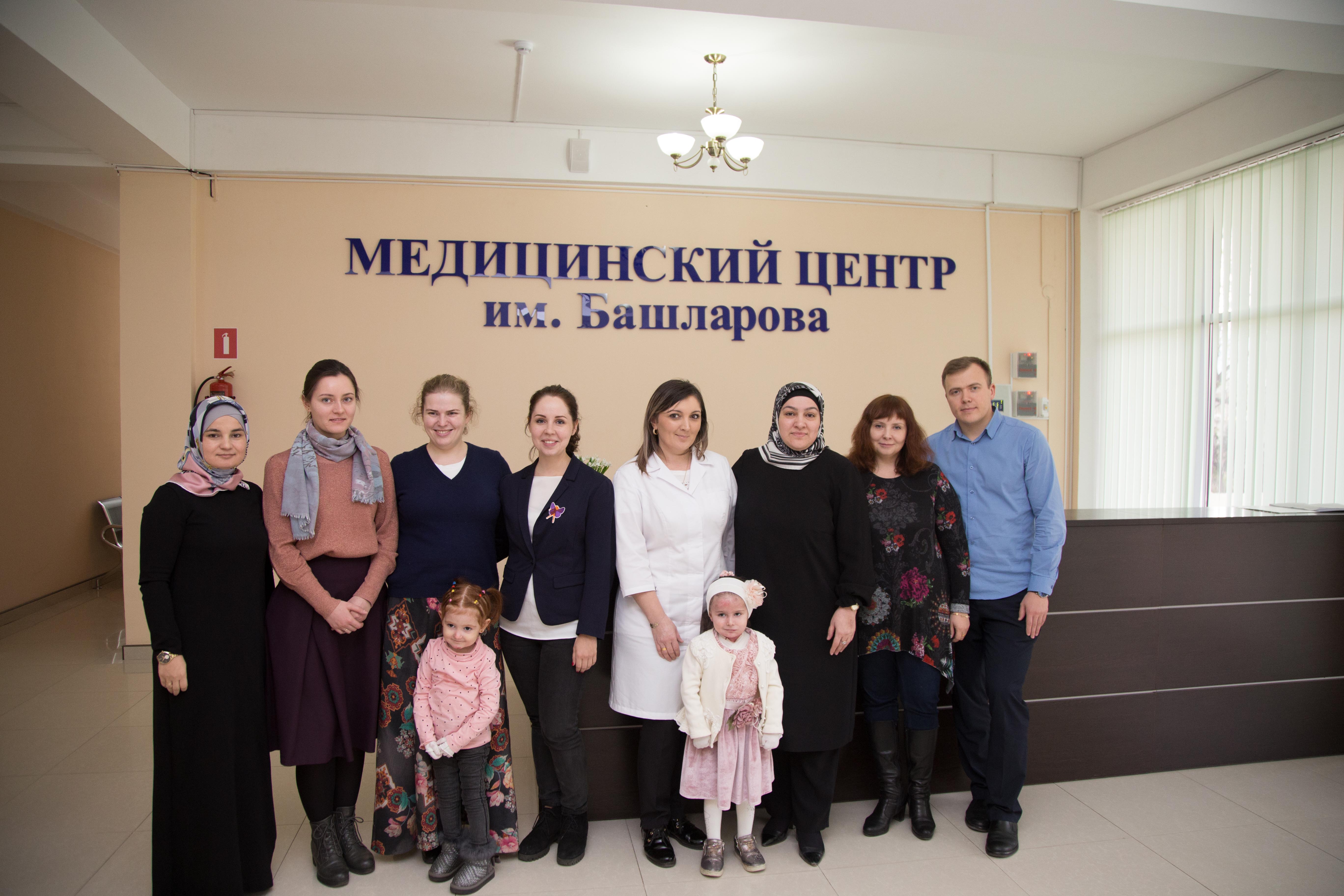 В Медицинском центре им. Башларова, группа врачей из Москвы  провели прием больных детей с диагнозом буллезный эпидермолизом.