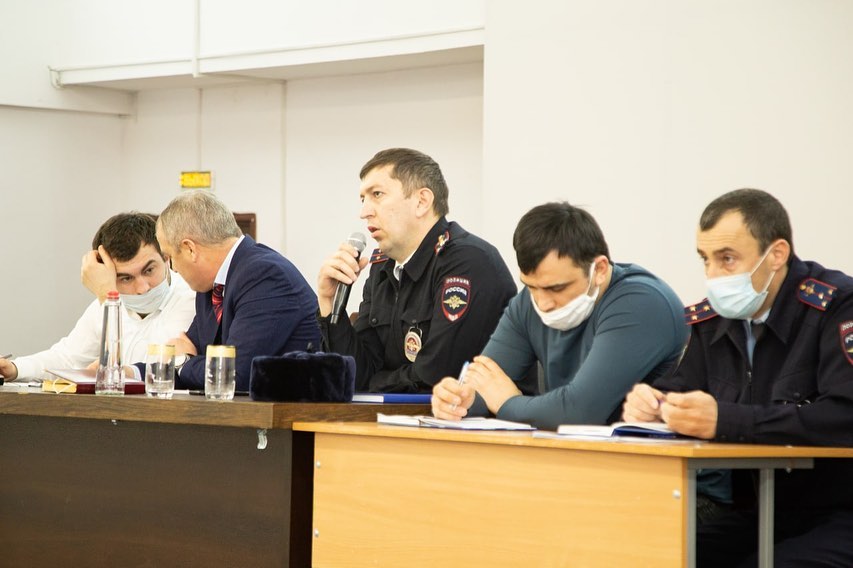 Встреча сотрудников полиции с преподавателями и студентами колледжа.